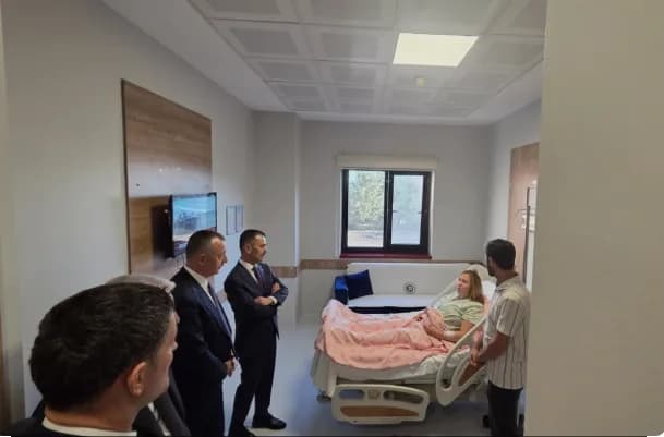 Kocaeli Valisi Aktaş, gemi kazasından kurtarılan hamile kadını ziyaret etti