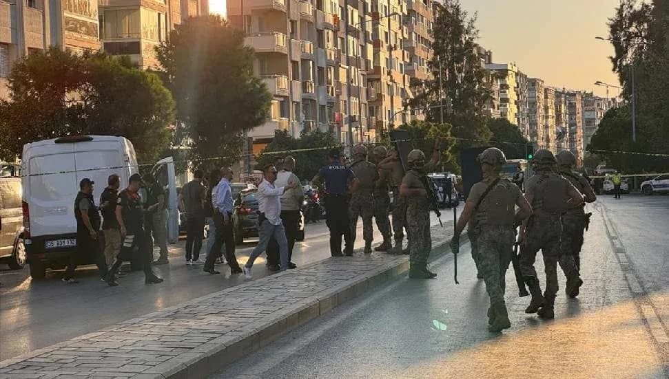 İzmir'de banka çalışanlarını rehin alan şüpheli gözaltına alındı
