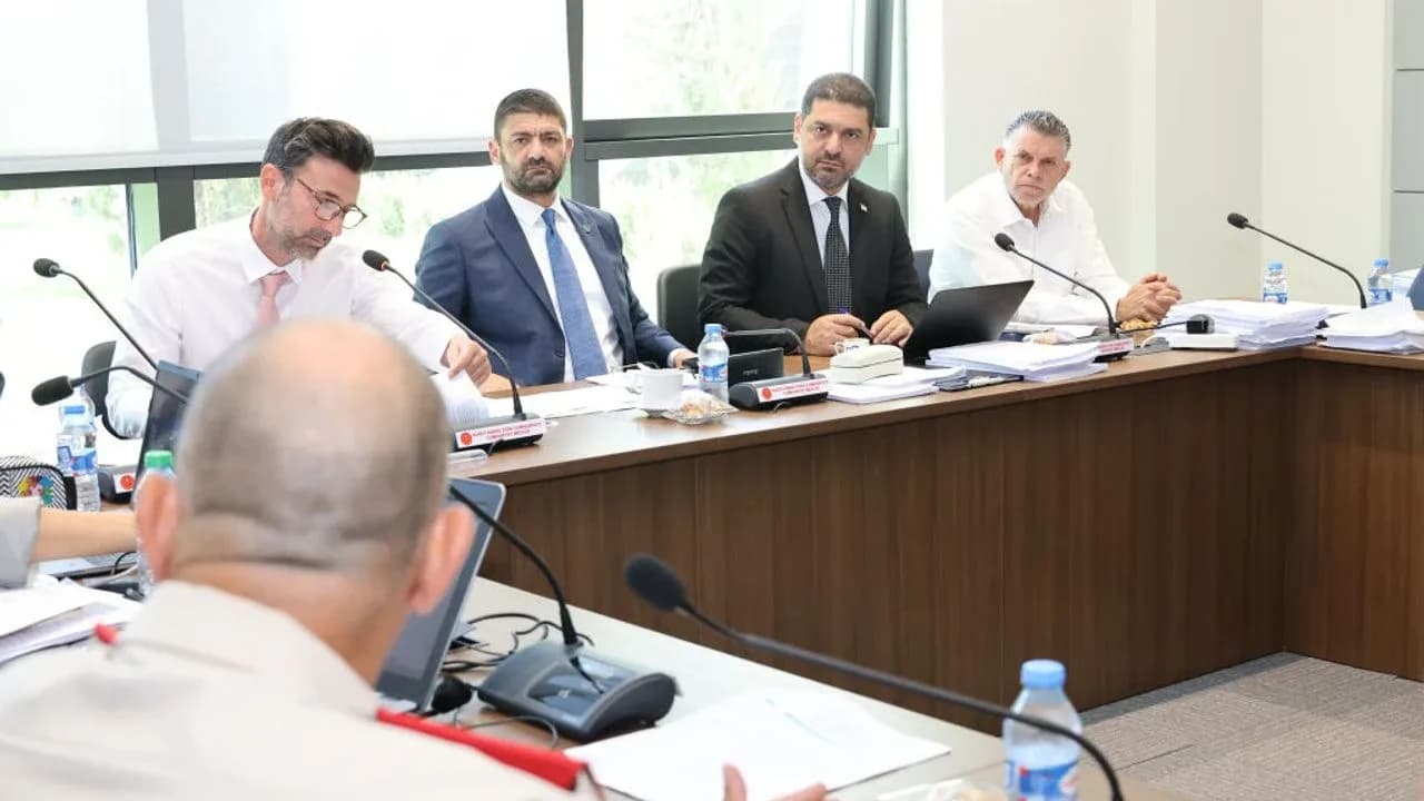 İdari Komite, iki yasa önerisi ve bir yasa tasarısını Genel Kurul’a sevk etti