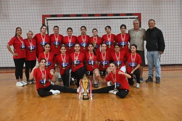 Zorlu Digital Plaza U16 Kızlar Ligi’nde Şampiyon Esentepe