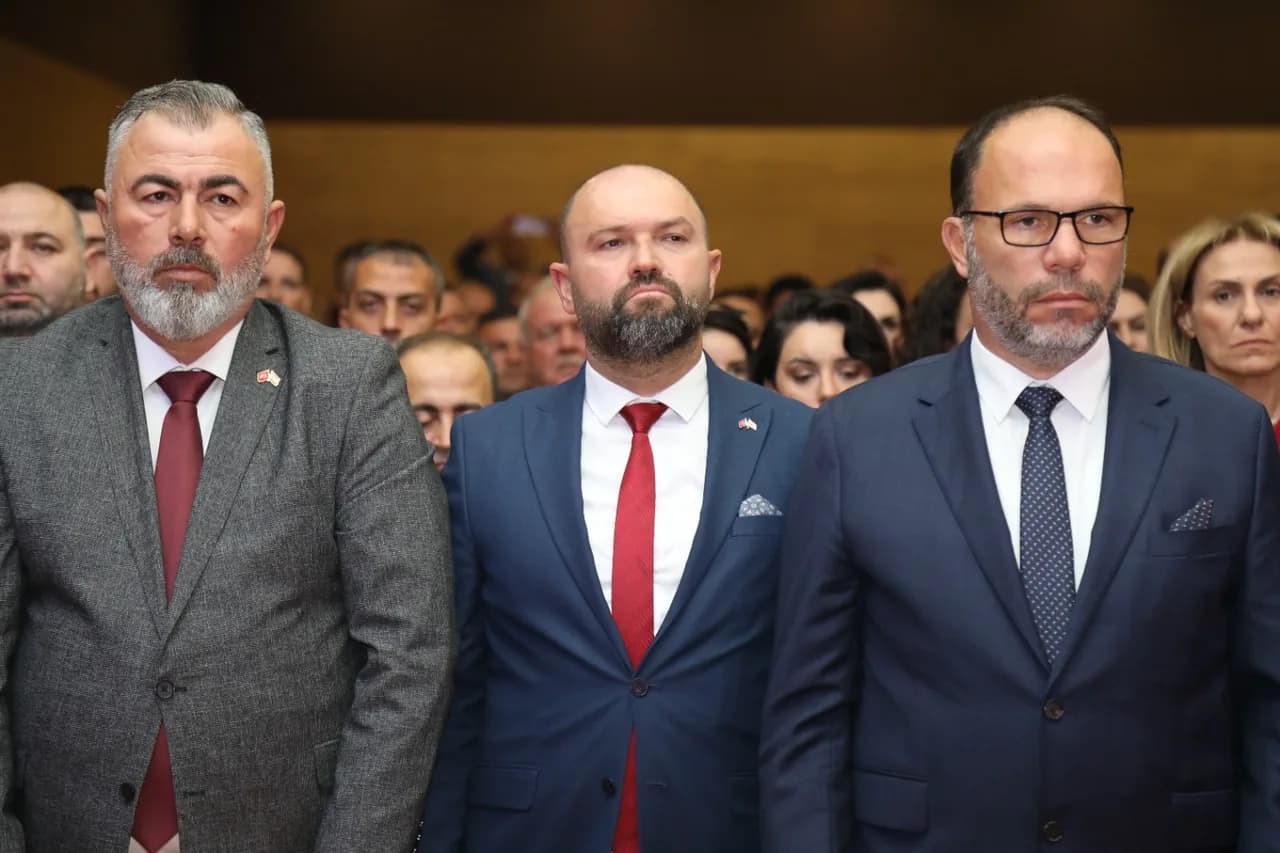 Başbakan Üstel: Artık geri sayım başladı, kapı kapı gezme zamanı