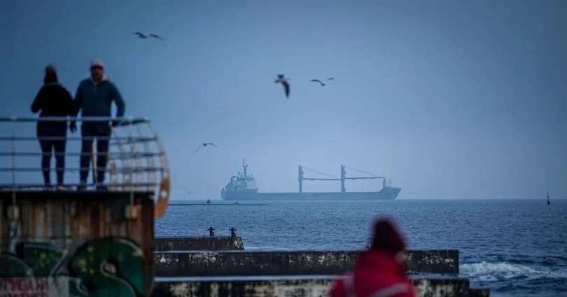 Rusya: Odessa açıklarında askeri malzeme taşıyan gemiyi vurduk
