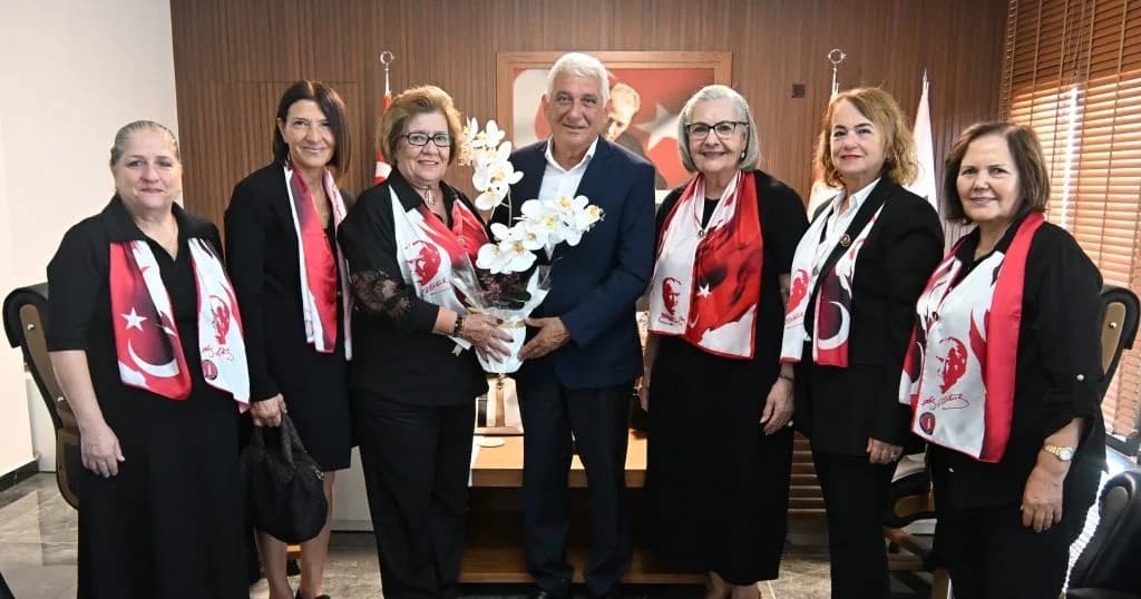 Özçınar, Kadınlar Birliği Güzelyurt Şubesi temsilcileriyle görüştü
