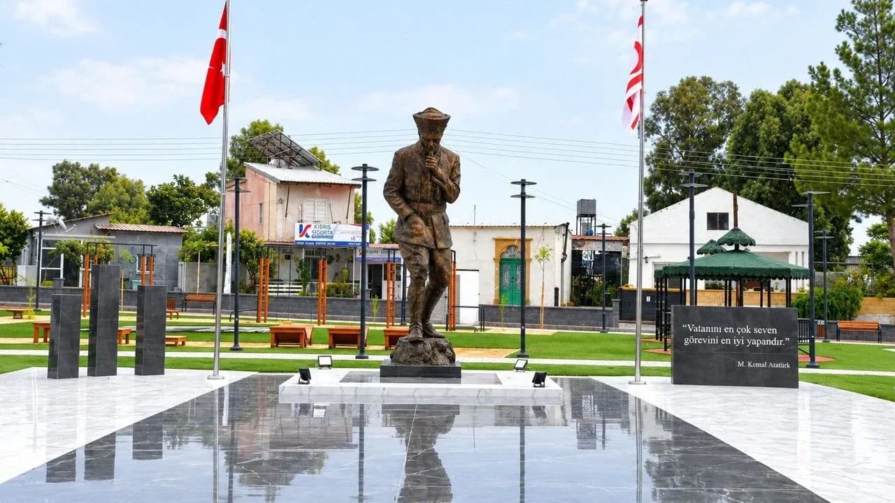 Vadili’de Atatürk Büstü ve Çok Amaçlı Spor Merkezi yenilendi