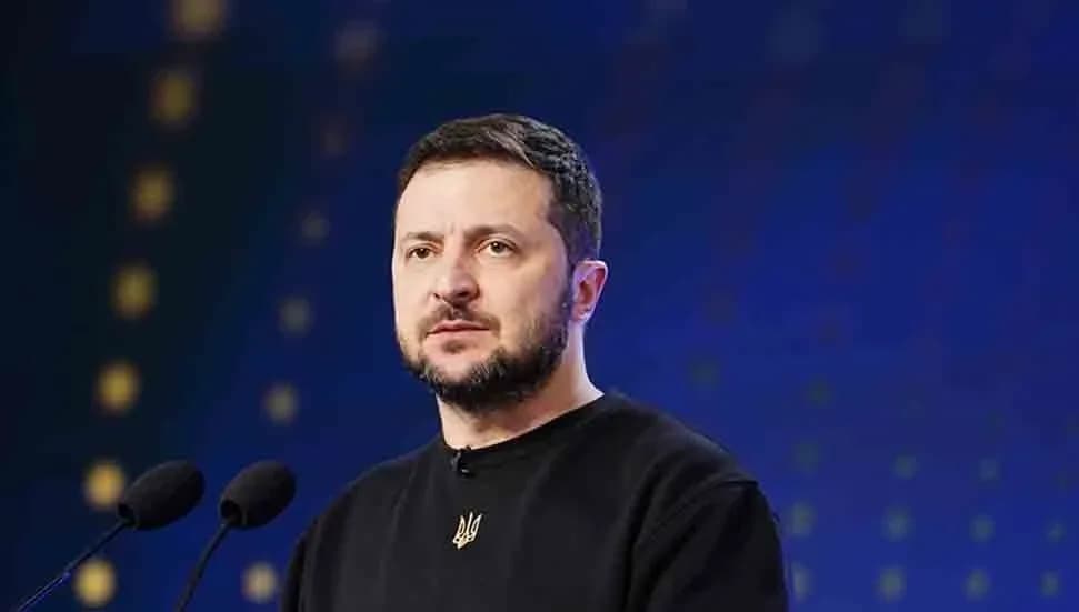 Zelenskiy, toprak meselesinin savaşan ülkelerin liderleri arasında görüşülmesi gerektiğini belirtti