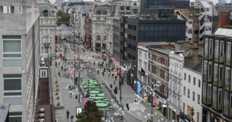 Londra’nın dünyaca ünlü “Oxford Caddesi” yayalaştırıldı