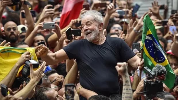 Brezilya'da binlerce kişi Devlet Başkanı Lula da Silva'ya destek mitinginde buluştu