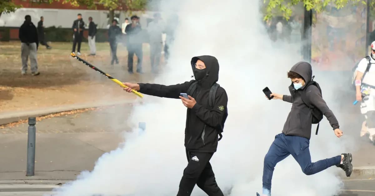 Fransız hükümeti, şiddet olaylarının yaşandığı eylemler nedeniyle şu aşamada OHAL öngörmüyor