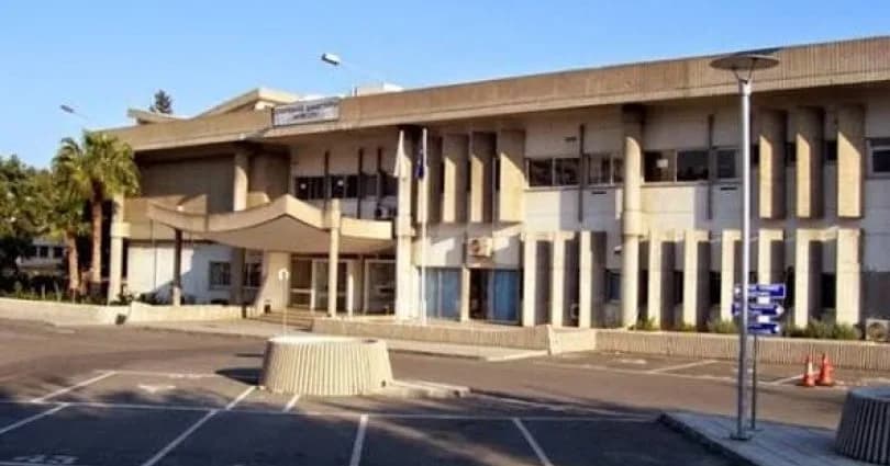 Limasol Kaza Mahkemesi binasına kesici aletlerle girmeye çalışırken yakalandı