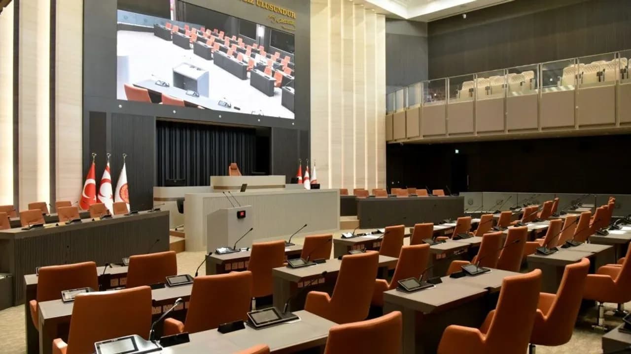 Meclis yine toplanamadı: Ne milletvekilleri ne de Başkanlık Divanı hazırdı