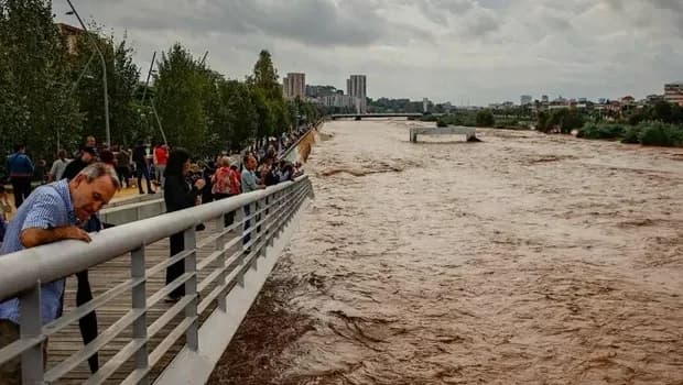 Şiddetli yağış, Katalonya bölgesinde ulaşımı felç etti