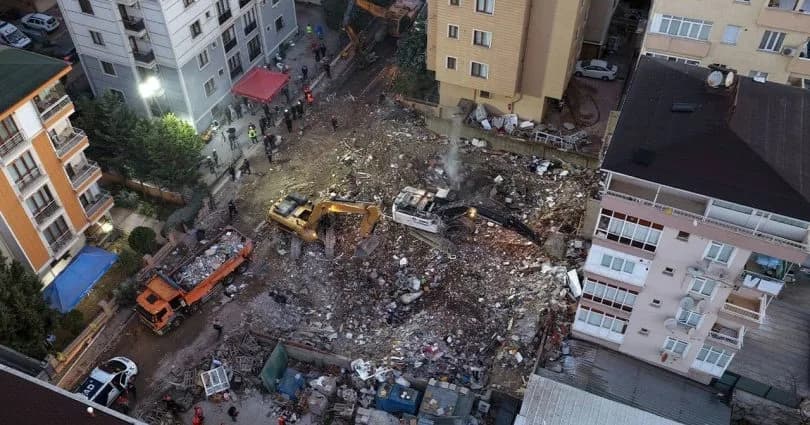 İstanbul’da kısmen çöken binada arama çalışmaları tamamlandı: Can kaybı 5’e yükseldi