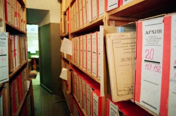 DİSİ’den AKEL’e KGB suçlaması: Sovyet finansmanı ve silah sevkiyatı iddiaları