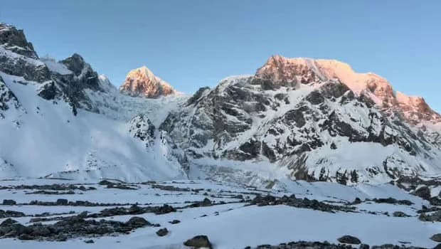 Nepal'de dağda çığ düşmesi sonucu ölenlerin sayısı 15'e çıktı