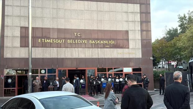 Etimesgut Belediyesi'ne yeni operasyon: Başkan yardımcıları dahil 25 gözaltı