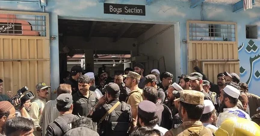 Pakistan’da okulun çatısı çöktü: 27 öğrenci, 1 öğretmen hayatını kaybetti