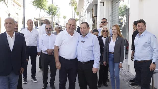Serdar Denktaş Girne’de vatandaşlarla buluştu