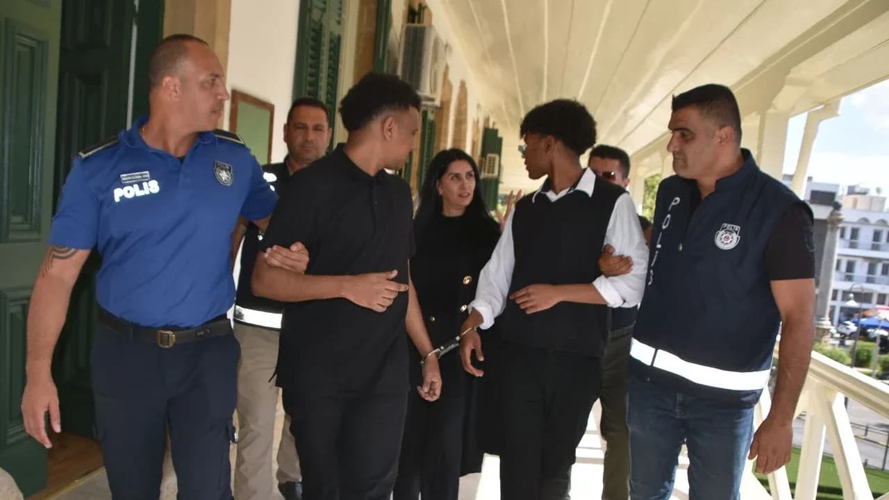 Yasaklı madde satıp gelir elde ettiler: İki sanığa hapis cezası
