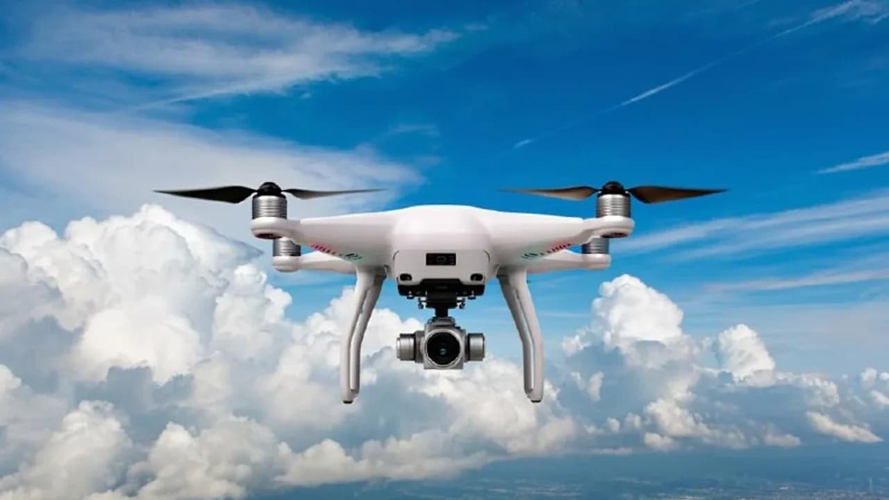 Ercan Havalimanı çevresinde dron uçuşları 3 ay daha yasaklandı