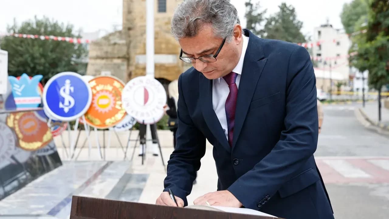 Erhürman, Lefkoşa’daki 29 Ekim törenine katıldı