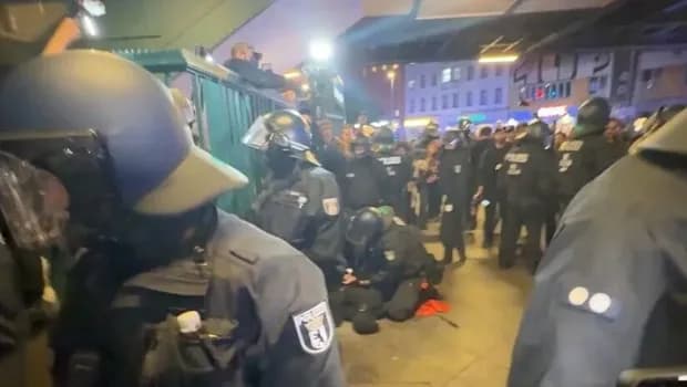 Berlin’de polis, Filistin’e destek gösterisine sert müdahale etti