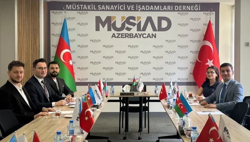 Zorlu Töre’nin siyasi yaşamını anlatan kitap, Genç MÜSİAD Azerbaycan Başkanı'na tanıtıldı