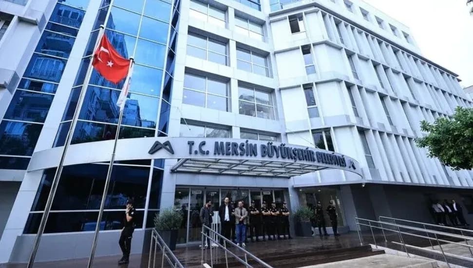 Mersin’de üç belediye başkanı yolsuzluk soruşturmasında tutuklandı