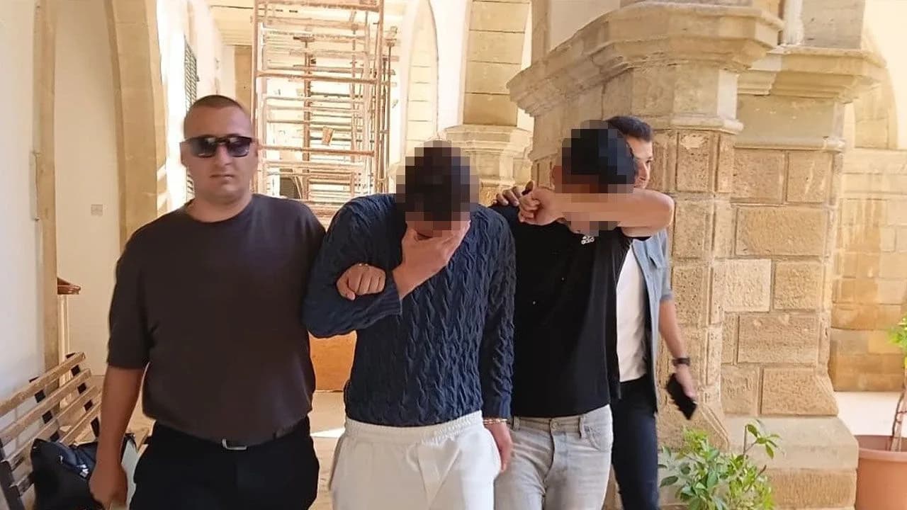Lefkoşa’da seyyar büfeden hırsızlık: 2 zanlıya tutukluluk