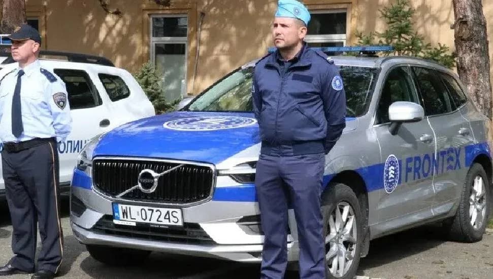 AB sınır ajansı Frontex, sınır dışı edilmiş göçmenlere yönelik destek programını askıya aldı