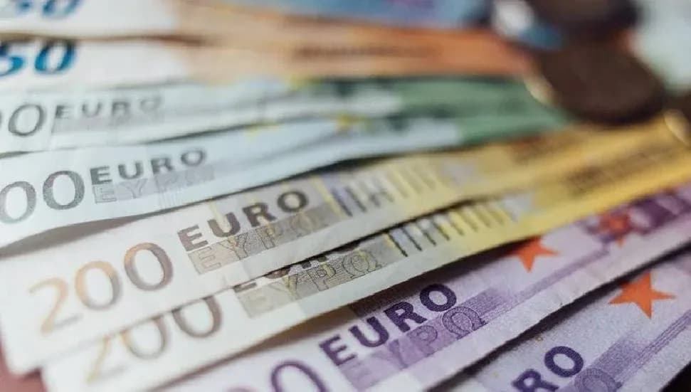 Avrupa'da belirsizlik euroyu zayıflattı