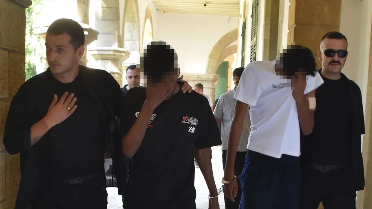 Lefkoşa’da ev baskını: 50 gram uyuşturucu olduğuna inanılan madde ele geçirildi