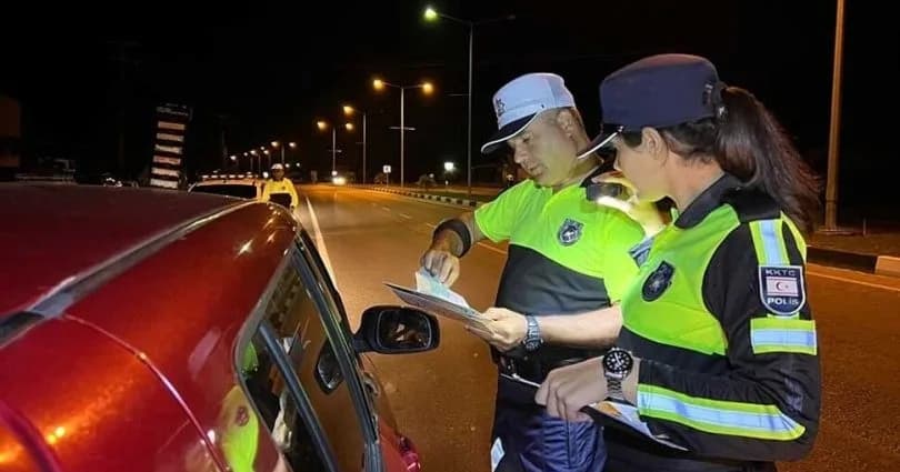 Trafik denetimlerinde 264 sürücü rapor edildi, 22 araç trafikten men edildi