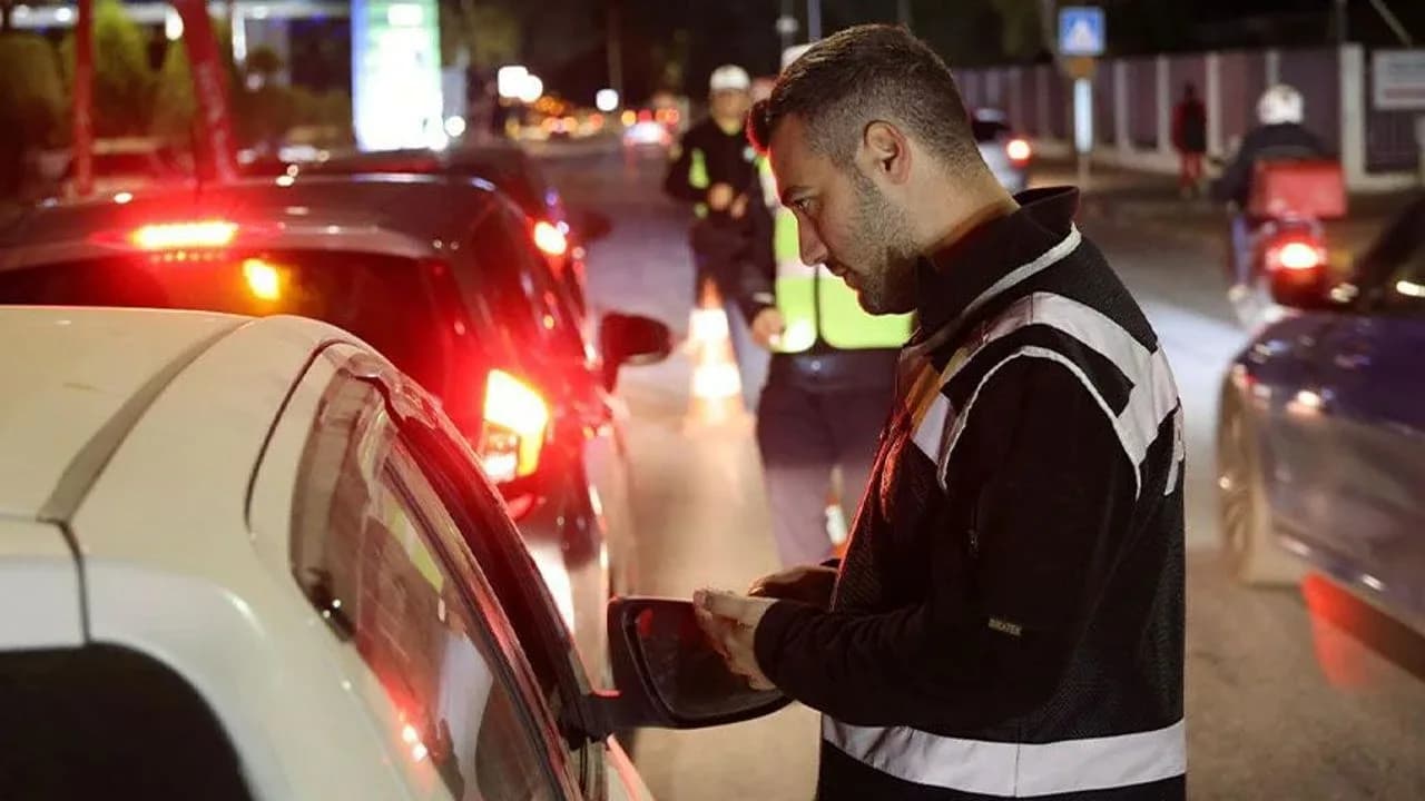 Trafik denetimlerinde 369 sürücü rapor edildi, 5 kişi tutuklandı