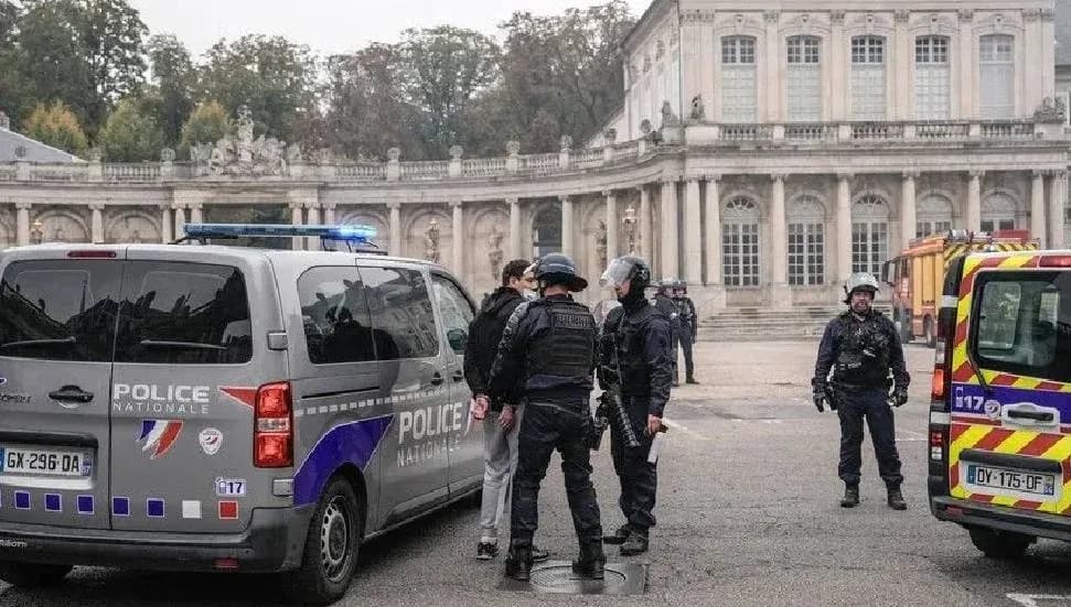 Fransa'da yaklaşık bir aydır devam eden lise eylemlerinde 8 bine yakın kişi gözaltına alındı