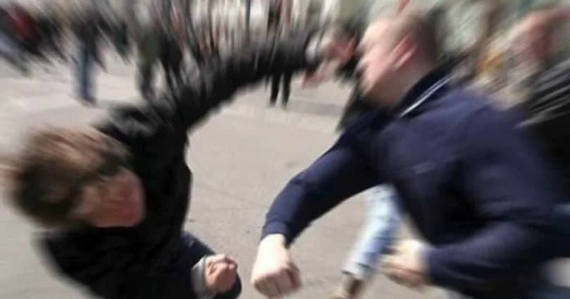 Gazimağusa’da sopalı ve muştalı kavga: Aracını üzerlerine sürüp 4 kişiye çarptı