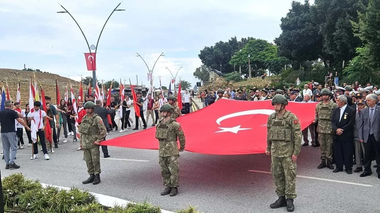 Cumhuriyet Bayramı ilçelerde törenlerle kutlandı