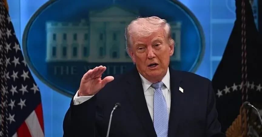 Trump, Fransa’daki olaylar için “ayaklanma değil, devrim gibi” yorumunu yaptı