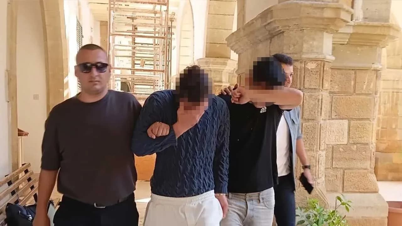 Lefkoşa’da büfeden hırsızlık: 2 zanlı cezaevine gönderildi