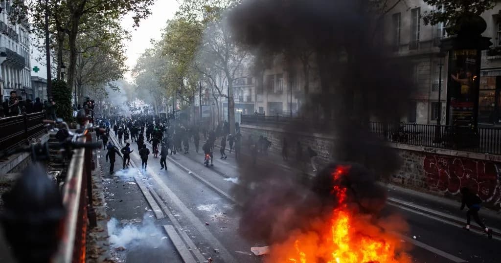 Fransa’da protestolar: Macron’dan sükunet çağrısı