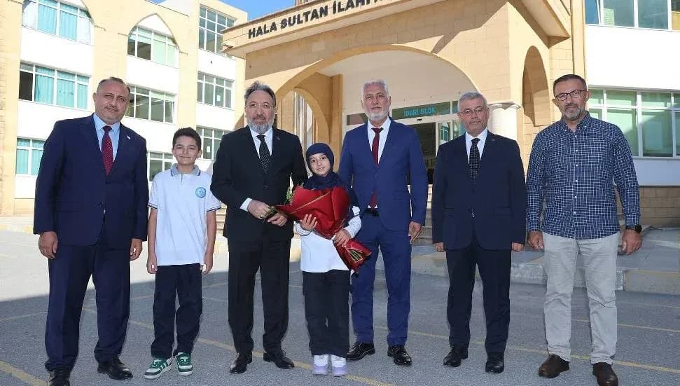 Türkiye Diyanet İşleri Başkanı Safi Arpaguş, Hala Sultan İlahiyat Koleji’nde öğrencilerle bir araya geldi