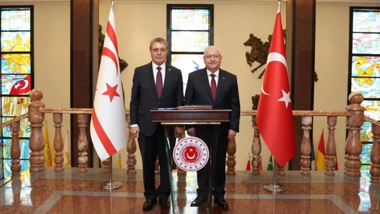 Başbakan Ünal Üstel, Türkiye Milli Savunma Bakanı Yaşar Güler ile görüştü
