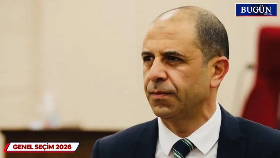 Özersay’dan gazetecilere saldırıya tepki: “Siyasiler mahkeme kararlarına saygı duymalı”