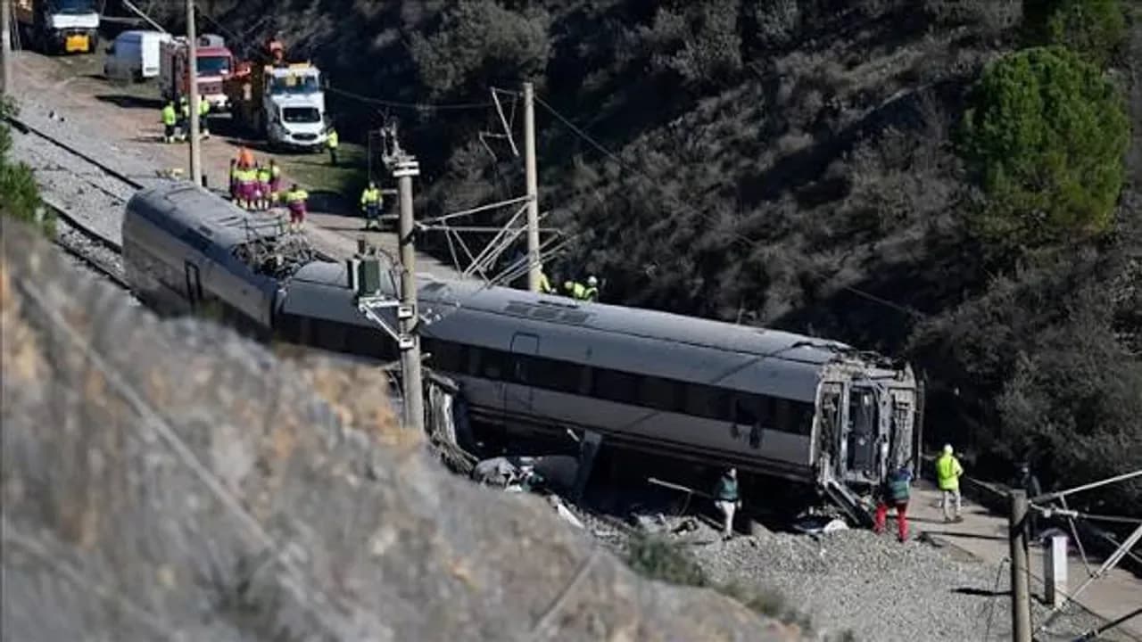 İspanya’da iki hızlı tren çarpıştı: 46 ölü, çok sayıda yaralı