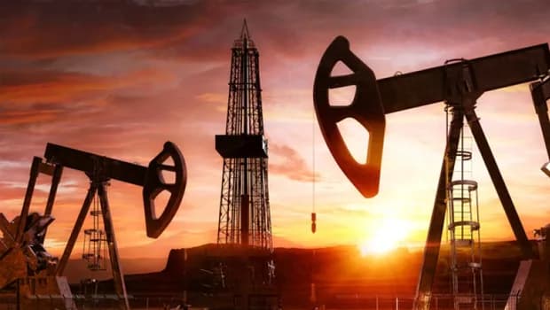 Petrol beş ayın zirvesinin ardından yatay seyretti