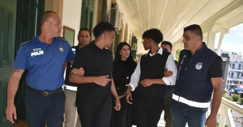 Uyuşturucu satan iki sanığa hapis cezası
