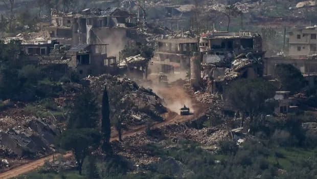 İsrail ordusu, ateşkese rağmen Lübnan'ın güneyine saldırılarını sürdürdü