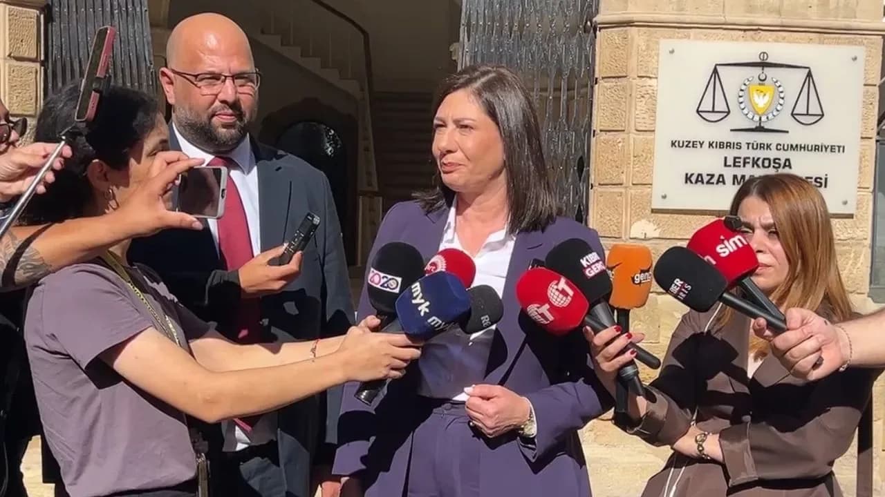 Sıla Usar İncirli'den YSK önünde değişim mesajı: Ülkeyi yönetmeye hazırız!