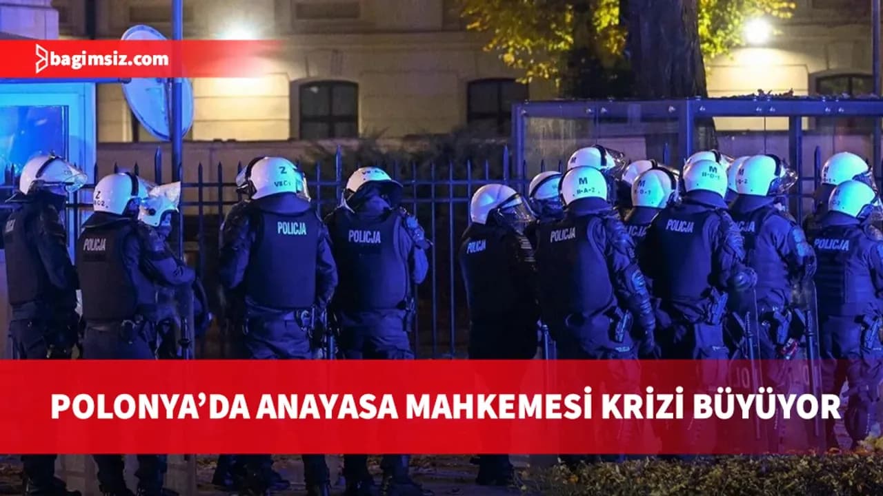 Polonya karıştı! Cumhurbaşkanının ülkede olmadığı sırada polis, Anayasa Mahkemesi'ni bastı