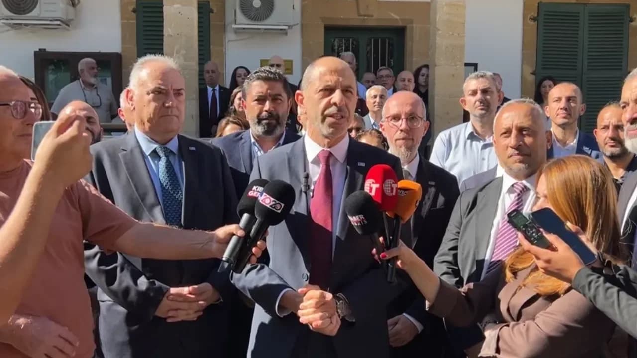 Özersay: “Kıbrıs Türk halkı bu şekilde yönetilmeyi hak etmiyor”