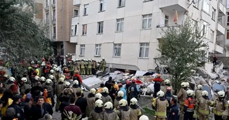 İstanbul’da 7 katlı bina kısmen çöktü